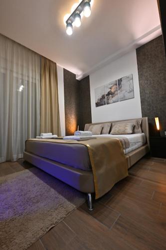 a bedroom with a large bed in a room at Lux Apartmani Novi Park in Vrdnik