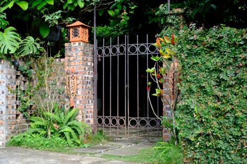 Taman di luar Blue Lagoon Cat Ba