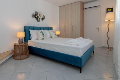 Ένα ή περισσότερα κρεβάτια σε δωμάτιο στο Villa Ammos Seaside