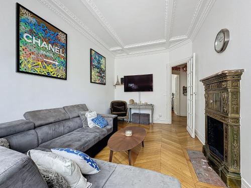 Photo de la galerie de l'établissement Place de l'Etoile 200 meters away!, à Paris