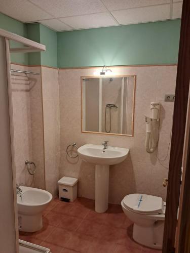 a bathroom with a sink and a toilet at Hotel Villa de Estercuel in Estercuel