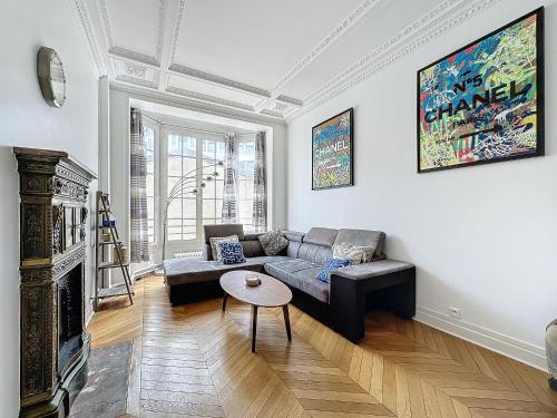 Place de l'Etoile 200 meters away!