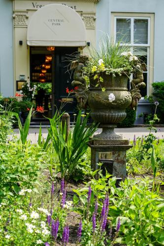 Κήπος έξω από το Central Park Voorburg - Relais & Chateaux
