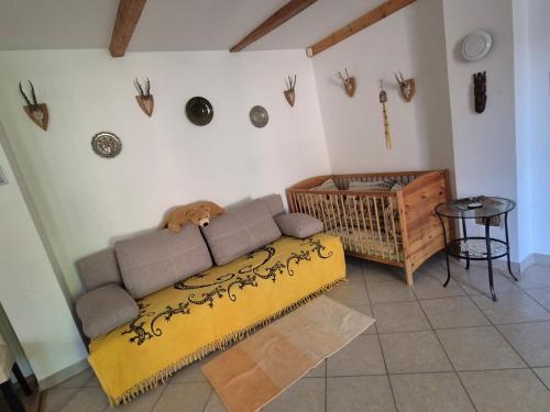 a living room with a couch and a table at Szahara Vendégház in Kerekegyháza