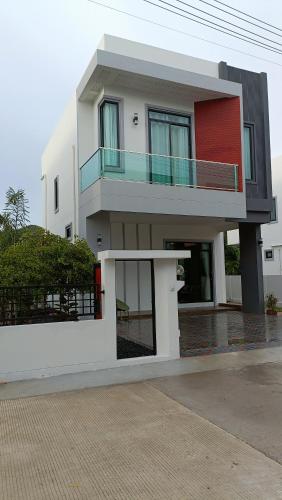 Bangunan di mana terletaknya vila ini