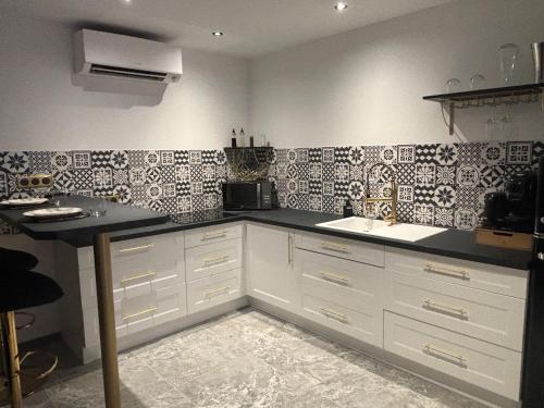 Dapur atau dapur kecil di Gite Princesse Château du Pré Neuf