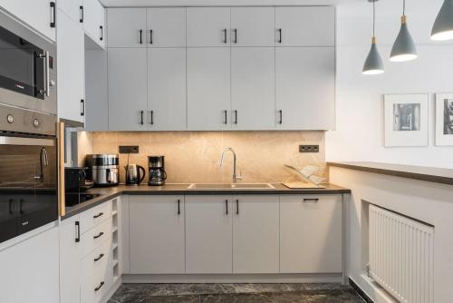Luxury 4Bdrm Penthouse near Acropolis