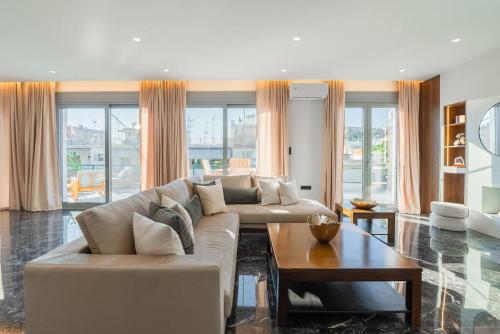 Luxury 4Bdrm Penthouse near Acropolis