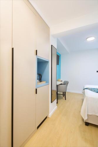 Postel nebo postele na pokoji v ubytování Hotel Hermes Budva