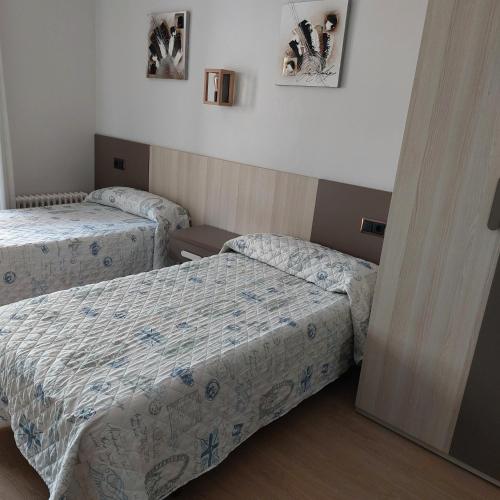 Ένα ή περισσότερα κρεβάτια σε δωμάτιο στο Habitaciones Javier LVI 0006