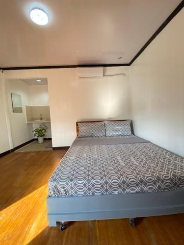 MiL’s Hillside Tourist Inn