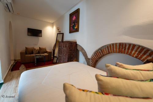 Ein Bett oder Betten in einem Zimmer der Unterkunft Riad Lella Chama