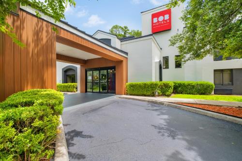an empty parking lot in front of a building at BOB Hotels Tallahassee - Boutique on Budget in Tallahassee