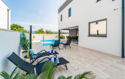 Gorgeous Home In Privlaka