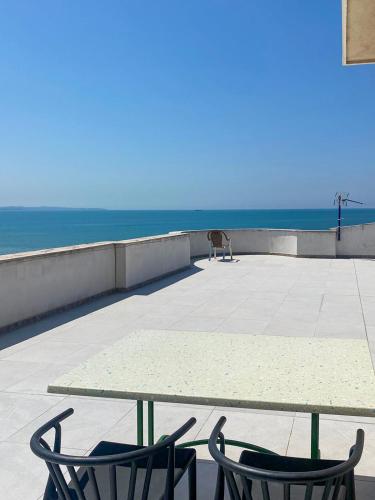 Mona Seaside Terrace Studio