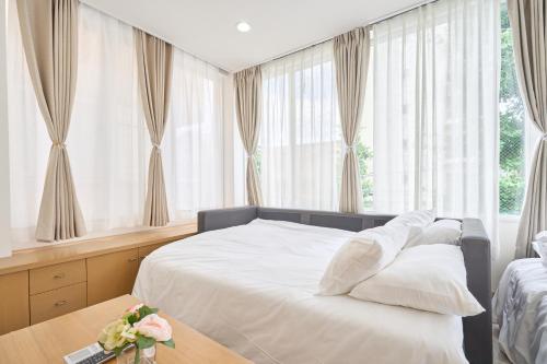 K-Large balcony, Luxury 2Bedroom Condo, 101sqm,Max14 PPL,7mins walk to station, Elevator,QuiteArea