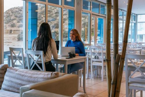 Επισκέπτες που μένουν στο Rayentray Las Restingas Hotel De Mar