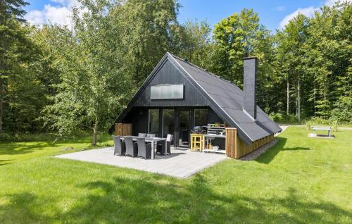 Κήπος έξω από το Awesome Home In Toftlund With Wifi