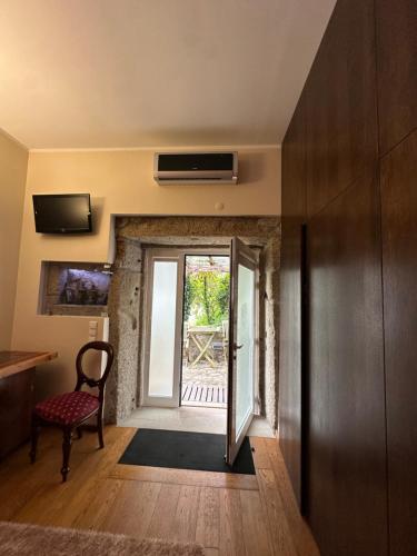 a hallway with a door leading to a patio at Residência das Louras in Viana do Castelo