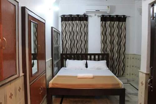 Krevet ili kreveti u jedinici u objektu Madhur Villa Guest House