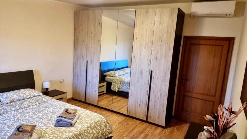 Ένα ή περισσότερα κρεβάτια σε δωμάτιο στο Casa di Patti