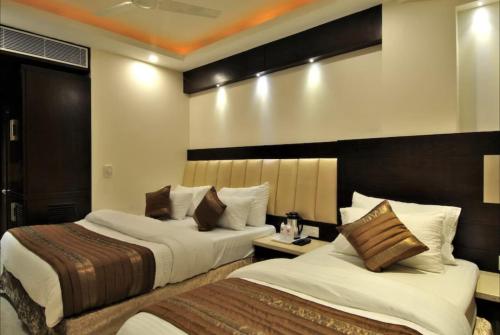 Postel nebo postele na pokoji v ubytování Hotel Sai Miracle - New Delhi