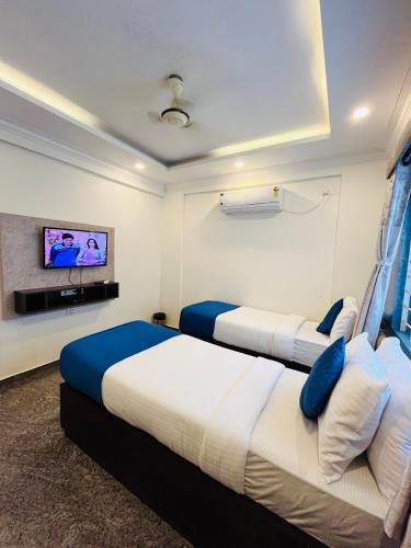 Una cama o camas en una habitación de VALUE INN