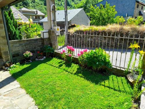 Afbeelding uit fotogalerij van Casa Miravalles Fornela in Guimara