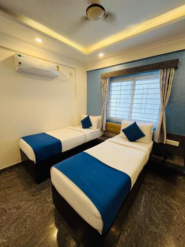 Una cama o camas en una habitación de VALUE INN