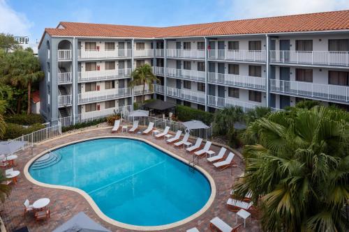 Holiday Inn & Suites Boca Raton - Northの敷地内または近くにあるプール