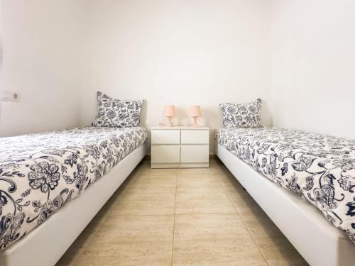 Postel nebo postele na pokoji v ubytování Ocean Front Teneriffa 2 Bedroom Penthouse Costa Adeje