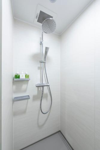 a shower with a shower head in a bathroom at Futakotamagawa Excel Hotel Tokyu in Tokyo