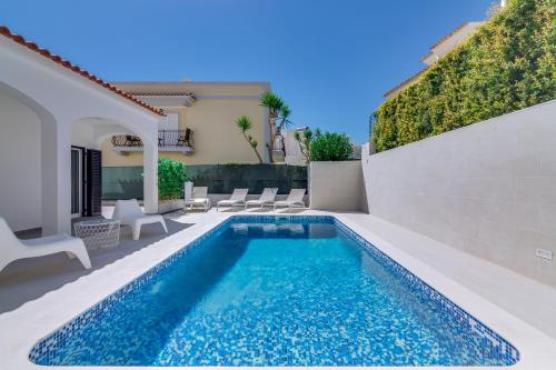 Villa Andorra, private pool next to golf