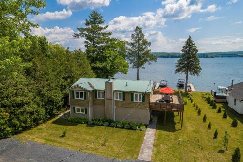 an aerial view of a small house on the shore of a lake at La vie O-Lac Magog in Sherbrooke