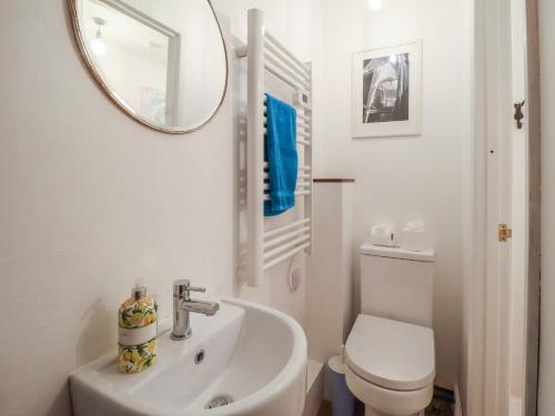 a bathroom with a sink and a mirror and a toilet at 1 Market Hill in Woodbridge