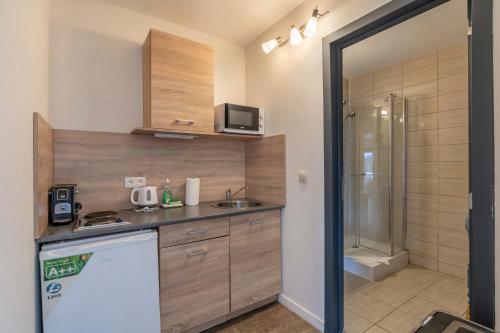 a small kitchen with a sink and a refrigerator at Value Stay Residence Mechelen in Mechelen