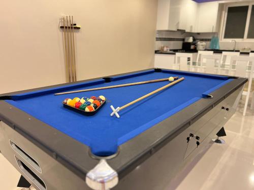 Τραπέζι μπιλιάρδου στο De' ozone ongsa pool villa หน้าหาดบางเสร่
