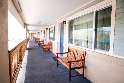 Μπαλκόνι ή βεράντα στο Salida Inn & Monarch Suites