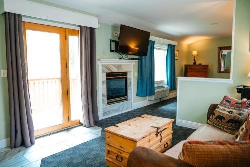 Η κουζίνα ή μικρή κουζίνα στο Salida Inn & Monarch Suites