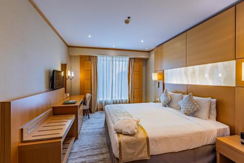 Letto o letti in una camera di Carlton Downtown Hotel