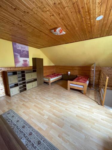 Postel nebo postele na pokoji v ubytování Hostinec- Pension U Havlů