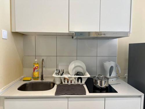 Η κουζίνα ή μικρή κουζίνα στο The Premium L at Horizon Suites KLIA