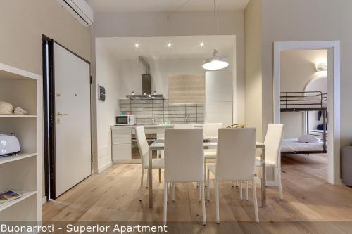 David & Buonarroti Apartments by Mamo Florence