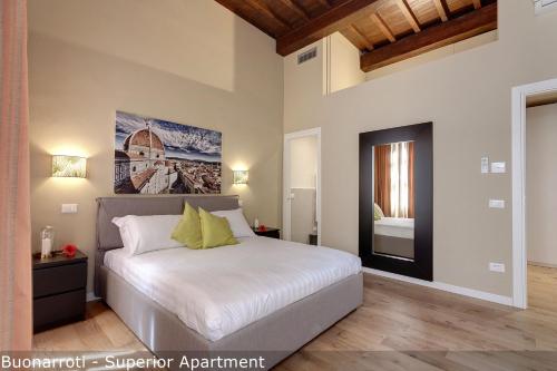 David & Buonarroti Apartments by Mamo Florence