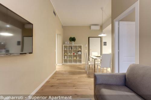 David & Buonarroti Apartments by Mamo Florence