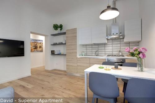 David & Buonarroti Apartments by Mamo Florence