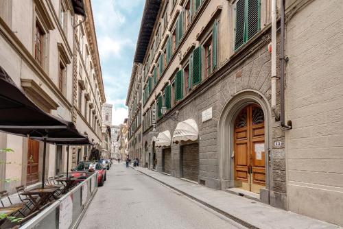 David & Buonarroti Apartments by Mamo Florence