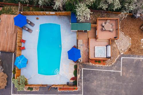 Πισίνα στο ή κοντά στο Salida Inn & Monarch Suites
