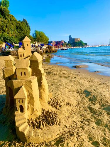 a sand castle on a beach next to the water at CASABARBARA lerici in Lerici