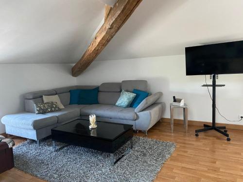 Ruang duduk di Billard Lounge loft détente avec Billard & Netflix by BoookingFuté